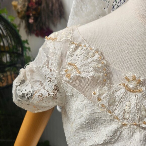 Vintage 1950s Fan Lace Wedding Gown with Beaded Illusion Neckline - Picture 6 of 15